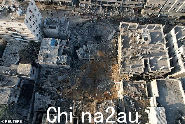 11 月 3 日以色列空袭加沙地带中部马加齐后造成的破坏