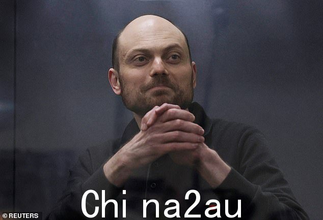反对派人物弗拉基米尔·卡拉穆尔扎 (Vladimir Kara-Murza) 在俄罗斯将乌克兰冲突称为战争,并将普京列为酷刑者和战犯,被判处 25 年监禁