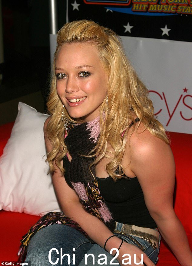 Single:希拉里·达芙 (Hilary Duff) 收到了这首歌(如图 2003 年所示),但觉得它不合适
