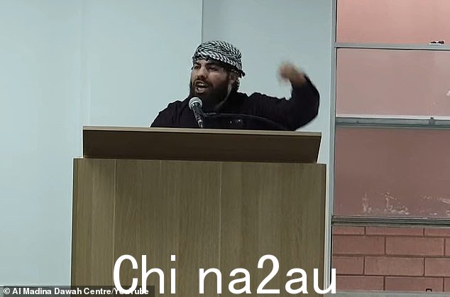 在 Al Madina Dawah Centre 发布到 YouTube 的一段视频中,伊斯梅尔弟兄(如图)表示,他不在乎自己的行为是否会导致政府驱逐他,并称安东尼·阿尔巴内塞是一个“伪君子”” class=
