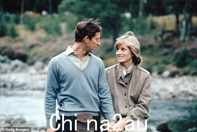 查尔斯和戴安娜,新婚的威尔士王子和王妃,1981 年 8 月在巴尔莫勒尔堡仍沉浸在新婚幸福的泡沫中