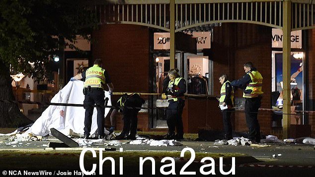 一名目击者说她看到汽车“升到天上”,并以为她看到一团尘埃爆炸 - 但现在意识到那是“尸体”” class=