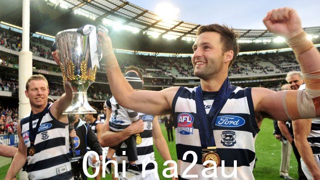吉米·巴特尔 (Jimmy Bartel) 在 2002 年至 2016 年间为吉朗队踢了 305 场比赛,在三支英超球队中首发并获胜2007 年 Brownlow 奖牌和 2011 年 Norm Smith 奖牌。图片:George Salpigtidis/News Limited。