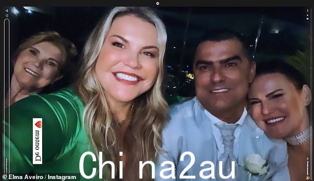 家庭:罗纳尔多的姐妹、母亲和兄弟在婚礼上合影