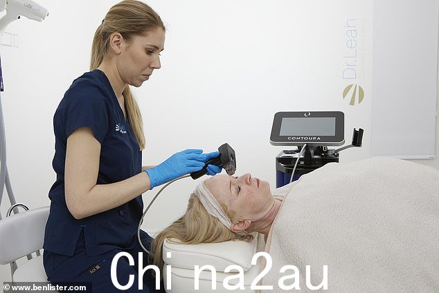 手术后三周肿胀和瘀伤消退后,她毫不怀疑这是值得的