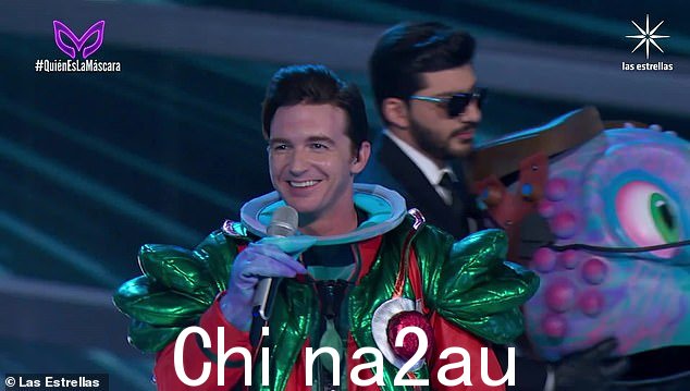 制作回来?德雷克·贝尔 (Drake Bell) 在周日的《墨西哥蒙面歌手》一集“Quién es la máscara”中被淘汰。 - 作为 Baby Alien 又名 Bebé Alien