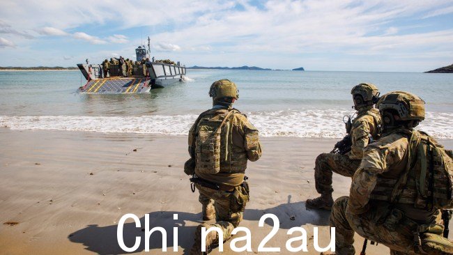 前陆军将军彼得·莱希 (Peter Leahy) 指责联邦政府忽视地面部队空军和海军。图片:由 NCA NewsWire 提供
