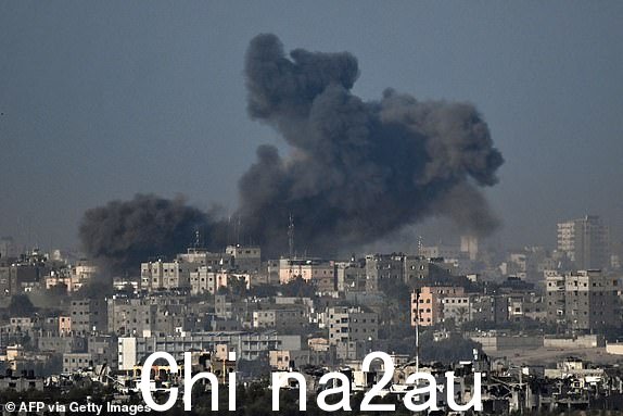 这张照片是从斯德洛特沿加沙地带边境拍摄的2023 年 11 月 7 日,以色列袭击后,加沙地带冒出浓烟,以色列和巴勒斯坦哈马斯运动之间的战斗仍在继续。(照片由 Aris MESSINIS/法新社拍摄)(照片由 ARIS MESSINIS/法新社通过 Getty Images 拍摄)