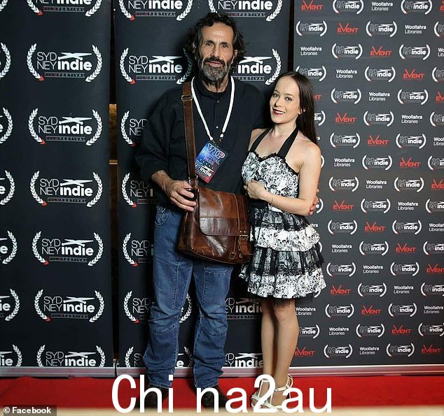 女演员 Victoria Ferrera(右图)形容 Elahi 先生(左上)“非常友善和尊重”。其他人称他为“美妙的灵魂”