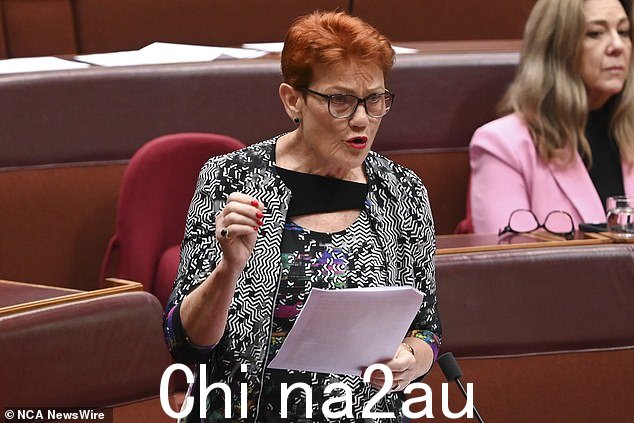 一国党领导人周三下午在参议院就此事爆发(如图)