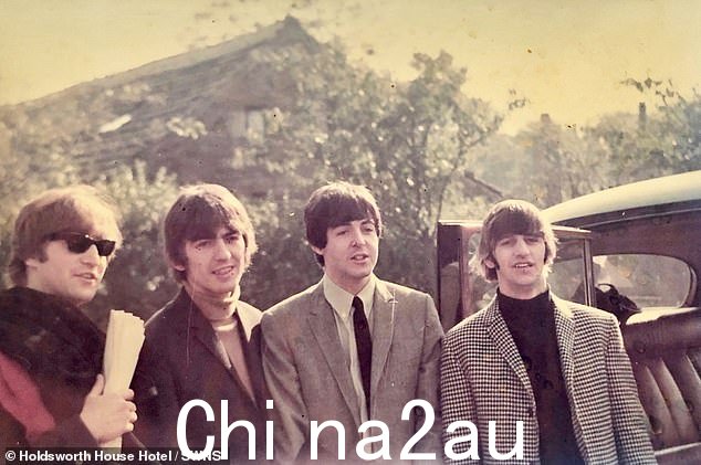 他们在布拉德福德高蒙特剧院演出后通过她的父亲在私人会员俱乐部(当时称为骑士俱乐部)入住