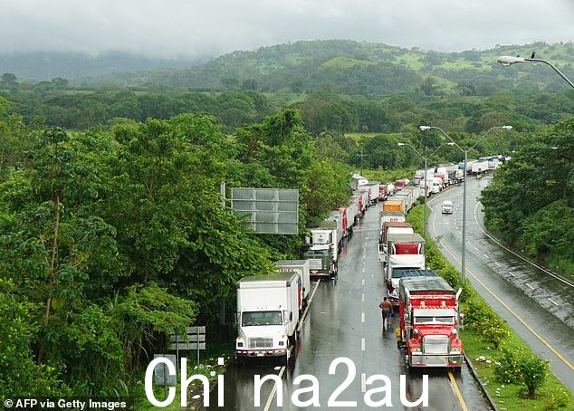 周二,抗议活动进入第三周,卡车滞留在巴拿马西部西利明附近