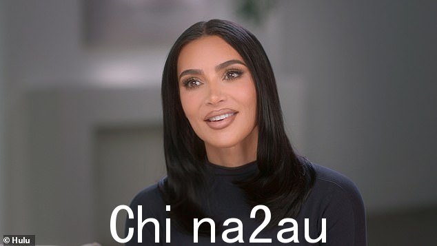 工作:Kim 在忏悔中说,¿Khloe 认为她的工作就是让每个人都开心,而且她照顾了很多人,我也这么觉得。让科勒开心是我的工作
