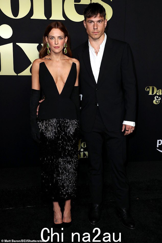 税务考验:莱莉·克亚芙 (Riley Keough) 和丈夫本·史密斯-彼得森 (Ben Smith-Petersen) 位于伍德兰山 (Woodland Hills) 的前住宅因涉嫌未能缴纳 2021 年州税而被留置权