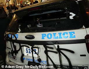 'IDF KKK' 被喷在警车后面