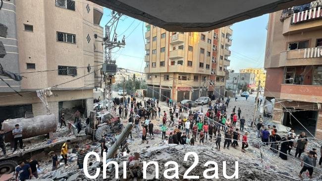 10 月 7 日哈马斯袭击后，以色列发动报复性袭击，加沙被毁建筑物的视图。图片：Doaa Albaz/Anadolu via Getty Images