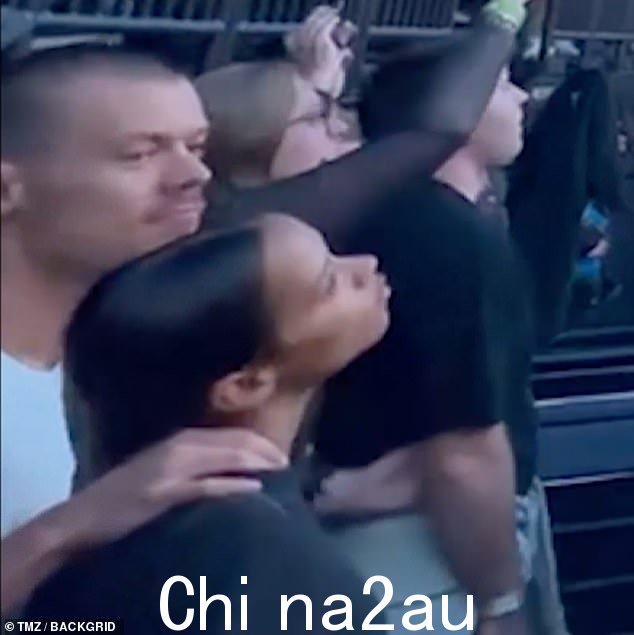 发生了什么事?哈利的风格也引发了一些粉丝的猜测,是否是在前泰勒·斯威夫特的新歌《Now That》之后我们不说话(泰勒版本)(来自 Vault)