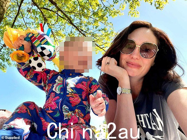 Vlahos 女士在二月份生下女儿后正在休产假(合照)
