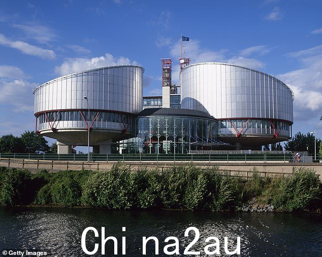 昨晚内政大臣的盟友表示,她知道在苏纳克先生担任总理期间不可能退出欧洲人权法院,因此将推动对非法移民全面“废除”人权法案,作为立即解决方案如果最高法院败诉(资料图)