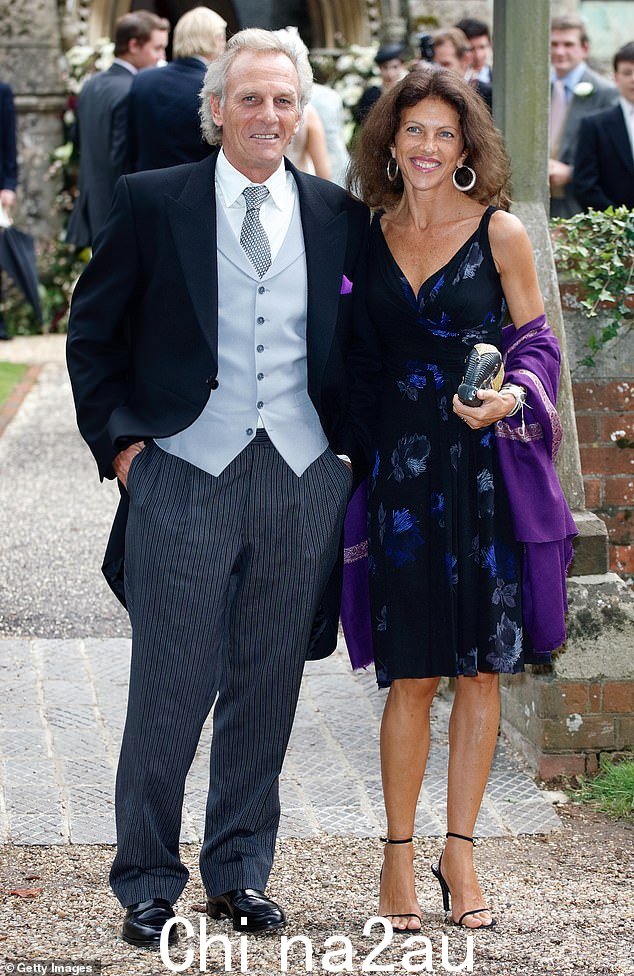 Mark Shand 和 Clio Goldsmith 于 2005 年 9 月在牛津郡 Rotherfield Greys 参加他的侄子 Tom Parker Bowles 和 Sara Buys 的婚礼