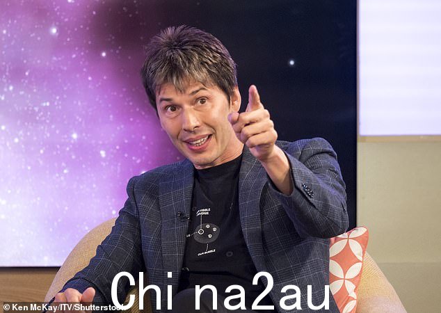 有点不同:布莱恩现在是一名英国物理学家粒子物理学教授。当他担任键盘音乐家时,他并没有演奏乐队最著名的歌曲