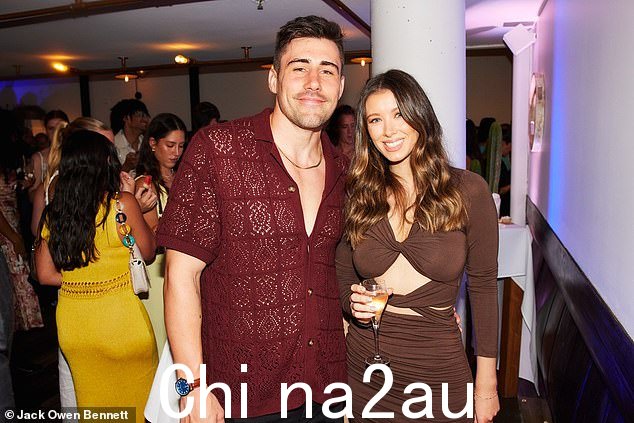 参加此次活动的还有一群真人秀明星,包括 FBoy Island 冠军 Nick Brown 和他迷人的女友 Molly O'Halloran(如图)