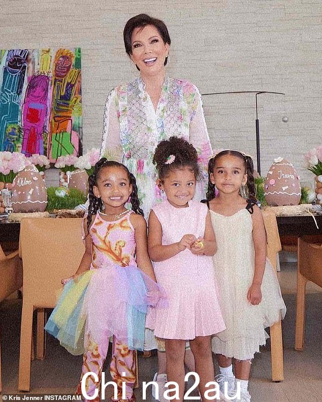 Kris 补充道,'你是一个阳光小球,照亮了每个房间,你是如此善良、体贴、有爱心、可爱、聪明、有创造力,而且是一位出色的舞者!!!'