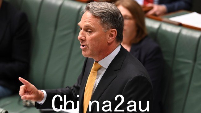 副总理理查德·马勒斯 (Richard Marles) 在一项具有里程碑意义的法院裁决后为政府辩护,该裁决释放了 81 名囚犯被拘留者。图片:NCA NewsWire/Martin Ollman