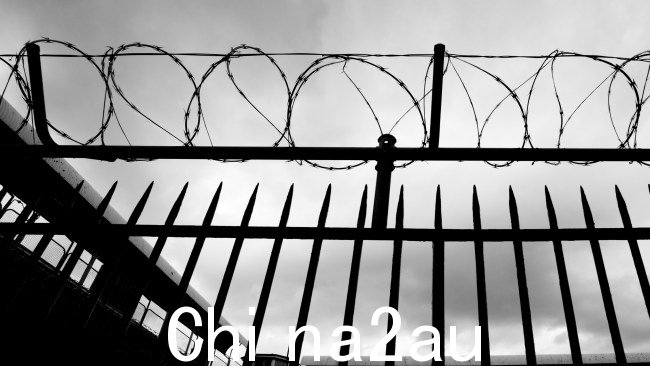 移民部长安德鲁·吉尔斯本周在议会表示，目前的条件要求被拘留者每天向政府报告，恋童癖者已被列入性犯罪者登记名单。图片：Stock