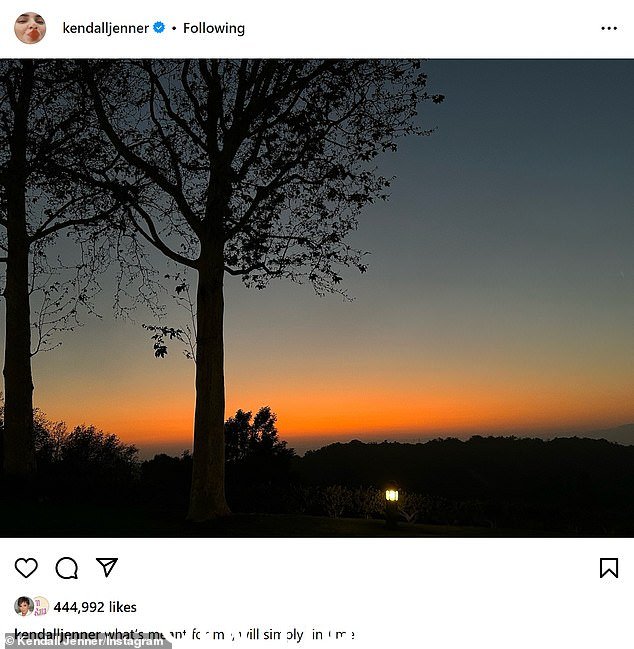消息:此次外出活动正值卡戴珊明星的粉丝们好奇这位真人秀明星当天早些时候在 Instagram 上发布的神秘帖子背后的含义。这位超模发布了一张日落照片,并宣称:“对我来说意味着什么,就会找到我”