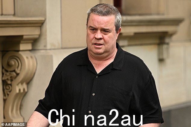 Adam Kneale 多次受到恋童癖 Graeme Hobbs 的性侵犯,后者在 20 世纪 80 年代在 Footscray 足球俱乐部训练 19 岁以下青少年
