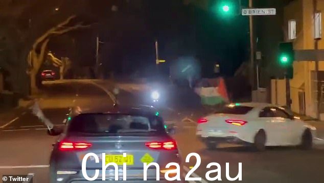 据报道,视频正在流传,该视频是在所谓的对抗之前拍摄的,显示一队汽车在车上挥舞着巴勒斯坦国旗
