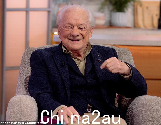 大卫·杰森爵士,83 岁,今天出现在《洛林》上并谈到了他从手术中恢复的情况