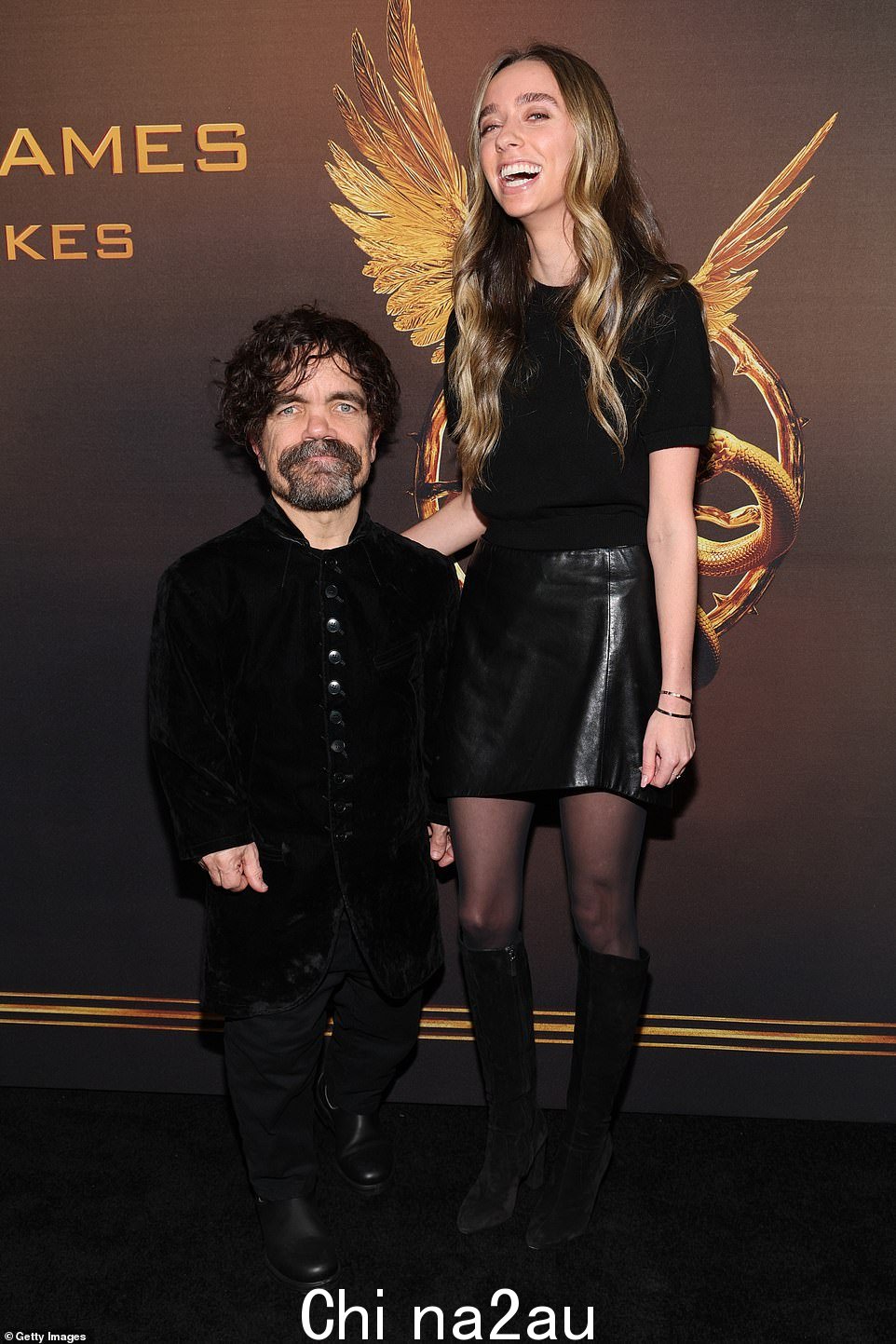 Dinklage 和 Rachesky 在红地毯上分享了笑声