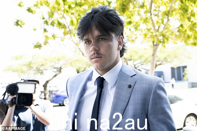 伊利亚·霍兰斯因吸食可卡因而被禁赛两场