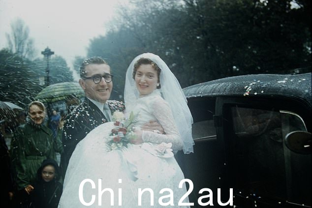 Mal 和 Lil 的婚礼。当 Lil 开始与乐队合作时,他已经 20 多岁了,已经是一个有家室的男人了,当 Mal 还在乐队时,Lil 和他们的两个孩子被留在了利物浦。 road