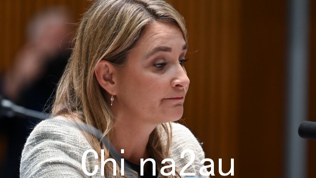 Optus 首席执行官凯利·拜尔·罗斯马林 (Kelly Bayer Rosmarin) 接受参议院调查,调查导致数百万客户丧生的停电事件上周三,澳大利亚各地没有服务。图片:NCA NewsWire / Martin Ollman
