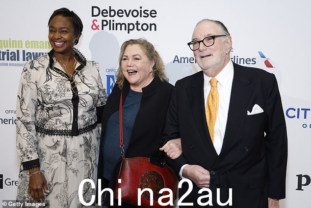 集体快照:凯瑟琳与 Aliyyah Baylor 和 Bob Grimes 合影