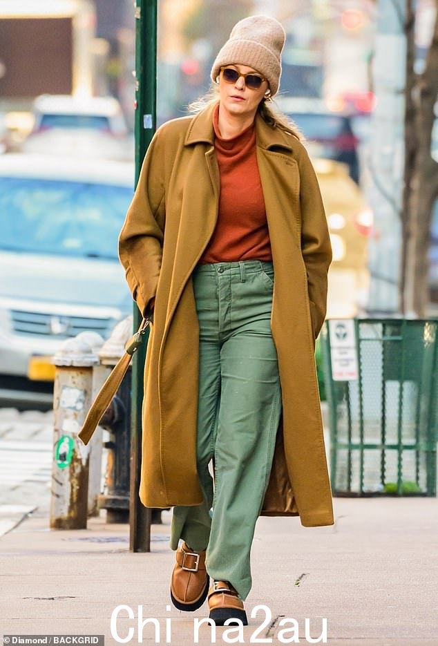 电影明星造型:布莱克·莱弗利 (Blake Lively) 周三在纽约郊游时证明了她可以将任何休闲装扮变成秀场造型