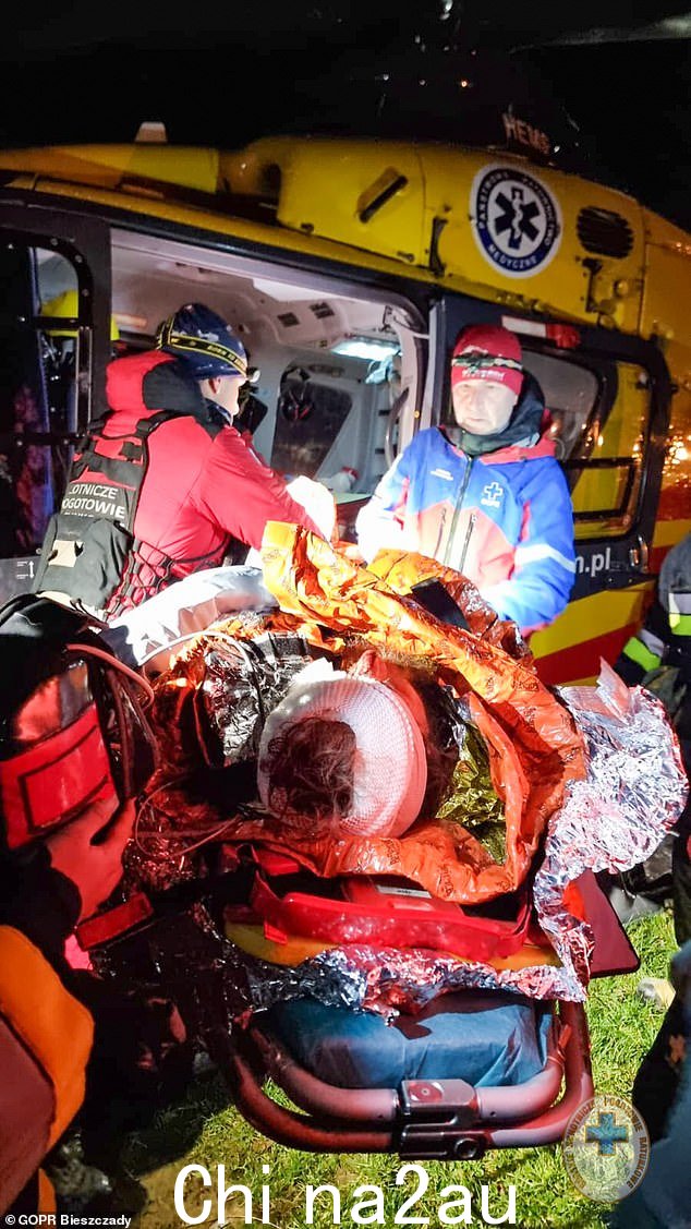 Bieszczady 山脉树林中发生袭击事件后,一名男子被空运到医院