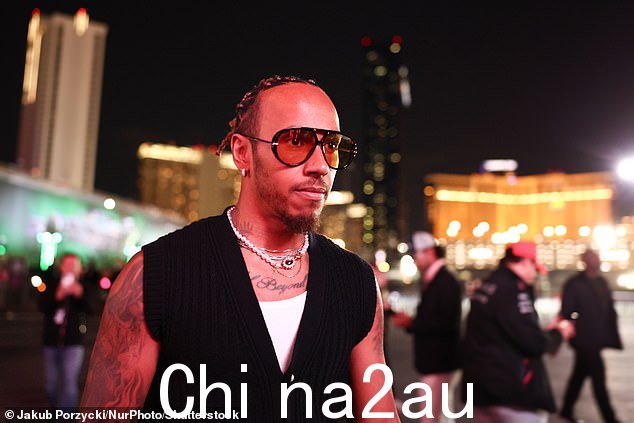 明星云集:这位 55 岁的歌手与 38 岁的赛车手刘易斯·汉密尔顿(如图)和前《深夜秀》主持人詹姆斯·科登也被发现有良好的陪伴。在罪恶之城