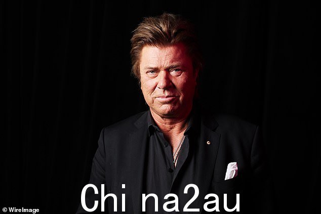 Richard Wilkins,69 岁(如图)将在悉尼歌剧院主持 MC Barry Humphries 的国家纪念活动,但这位已故明星的朋友和家人似乎对此并不满意