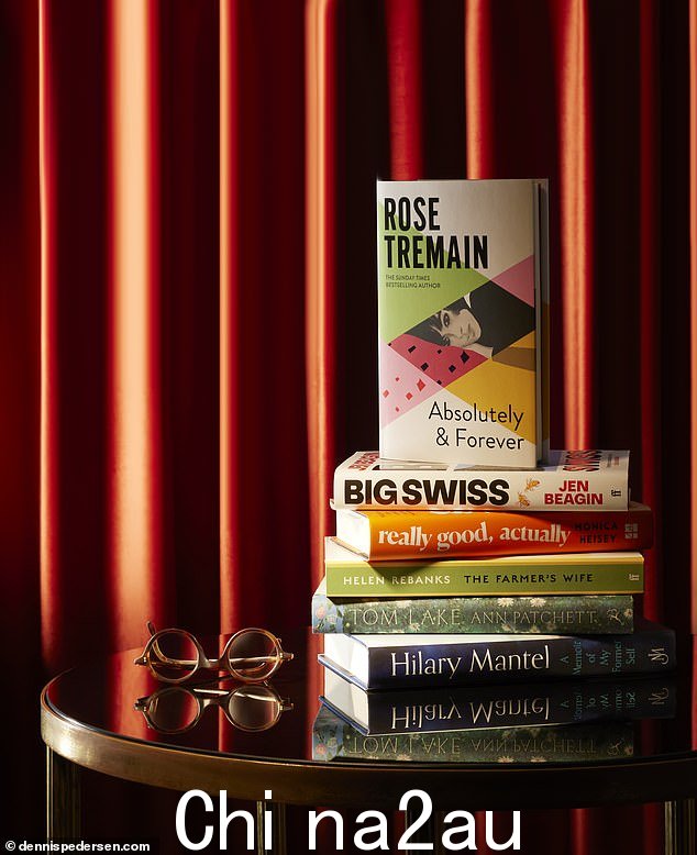 《Absolutely & Forever》,Rose Tremain 着,16.99 英镑。Jen Beagin 着的《Big Swiss》,16.99 英镑。Monica Heisey 着的《非常好,实际上》,14.99 英镑。Helen Rebanks 着的《农民的妻子》,20 英镑. 安·帕切特 (Ann Patchett) 的汤姆·莱克 (Tom Lake),18.99 英镑。希拉里·曼特尔 (Hilary Mantel) 的《我以前的自我回忆录》,25 英镑