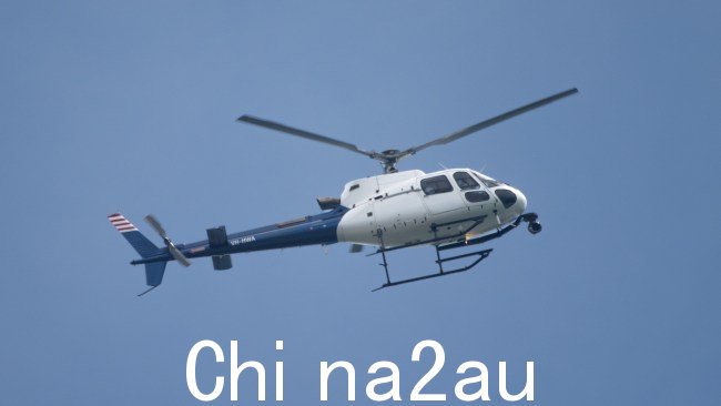 两架喷气式飞机在莫宁顿海岸附近的空中相撞后,正在对海上失踪的两人进行搜救任务。图片:NCA Newswire/Tony Gough