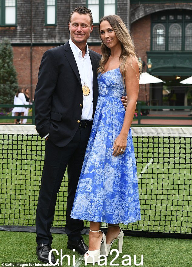 澳大利亚网球传奇人物 Lleyton Hewitt 和他的妻子 Bec Cartwright 斥资 1000 万美元在悉尼山区购买了一座度假村式巨型豪宅
