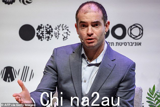 周日,该媒体援引 Altman 的董事会成员兼创始人 Ilya Sutskever 发送的一份新的内部声明,报道称这一举措已经最终确定,耶鲁大学毕业生 Shear 也帮助找到了 Justin .tv,将成为该公司的新临时首席执行官