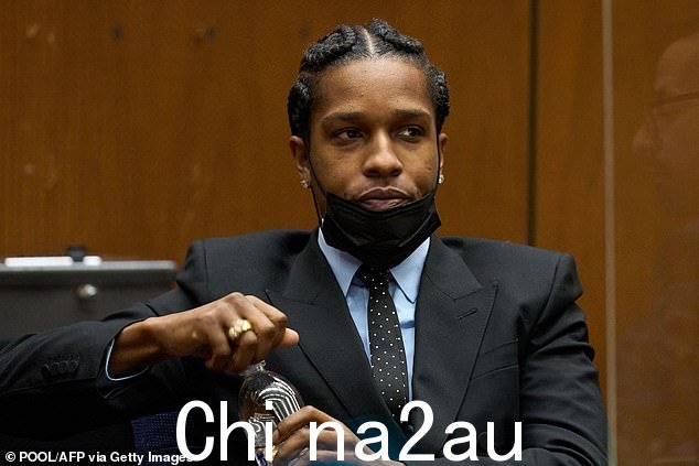 A$AP Rocky 在周一的初步听证会上喝了口水