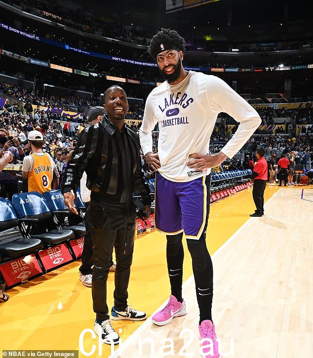 在里奇·保罗成为代表 NBA 球星安东尼·戴维斯最有权势的体育经纪人之一之前(如图)和勒布朗·詹姆斯,他在犯罪猖獗的克利夫兰以贩卖毒品为生