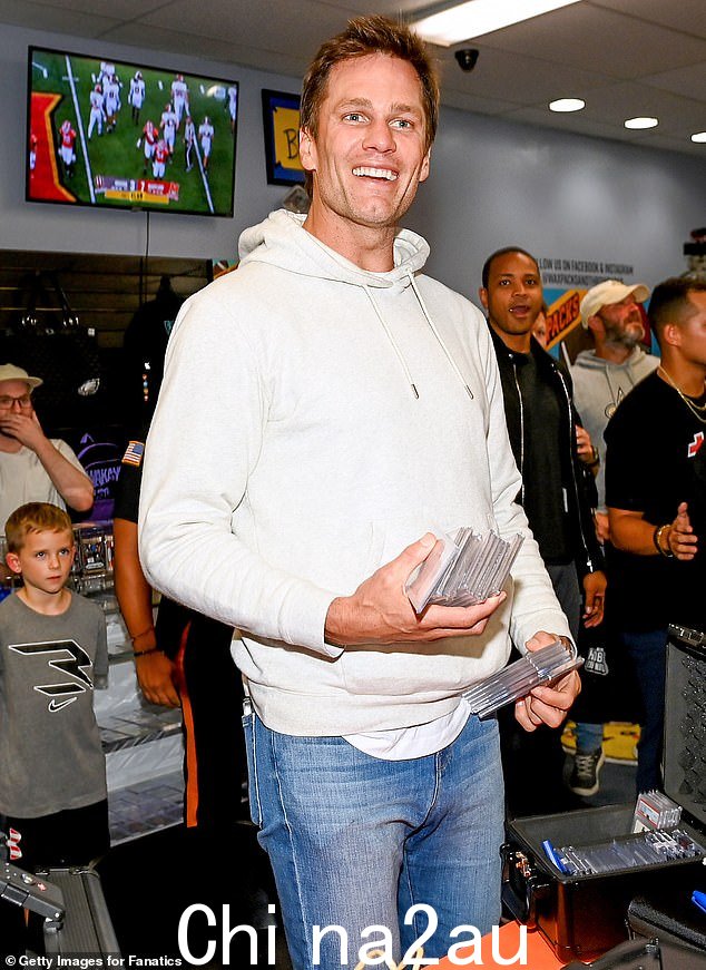 '无可奉告':在接受媒体采访时,这位媒体名人还回避了有关她与退役 NFL 球星汤姆·布雷迪断断续续的恋情的问题; 9 月份在新泽西州看到的体育明星