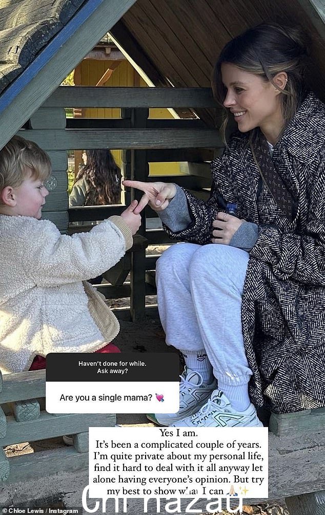 说出来:在周一的 Instagram 问答中,Chloe 透露两人在经历了“垃圾”和“复杂”的几年后已经悄然分开了